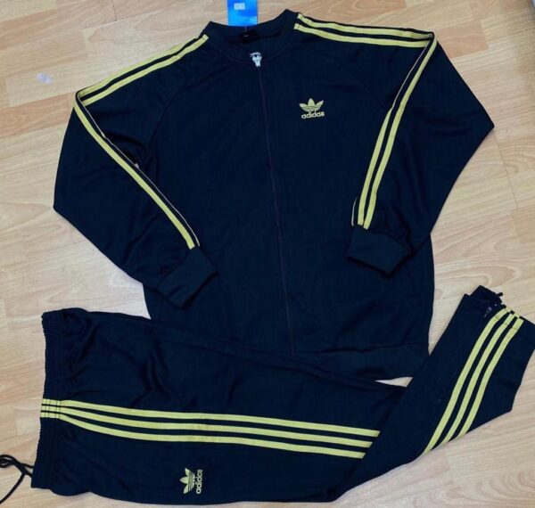 Sports Tracksuits – Versatile Performance Gear for Training, Travel & Streetwear