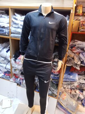 Sports Tracksuits – Versatile Performance Gear for Training, Travel & Streetwear