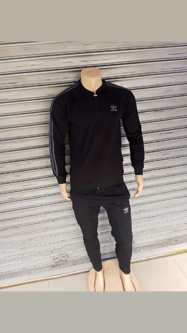 Sports Tracksuits – High-Performance Athletic Wear for Training, Travel & Everyday Comfort