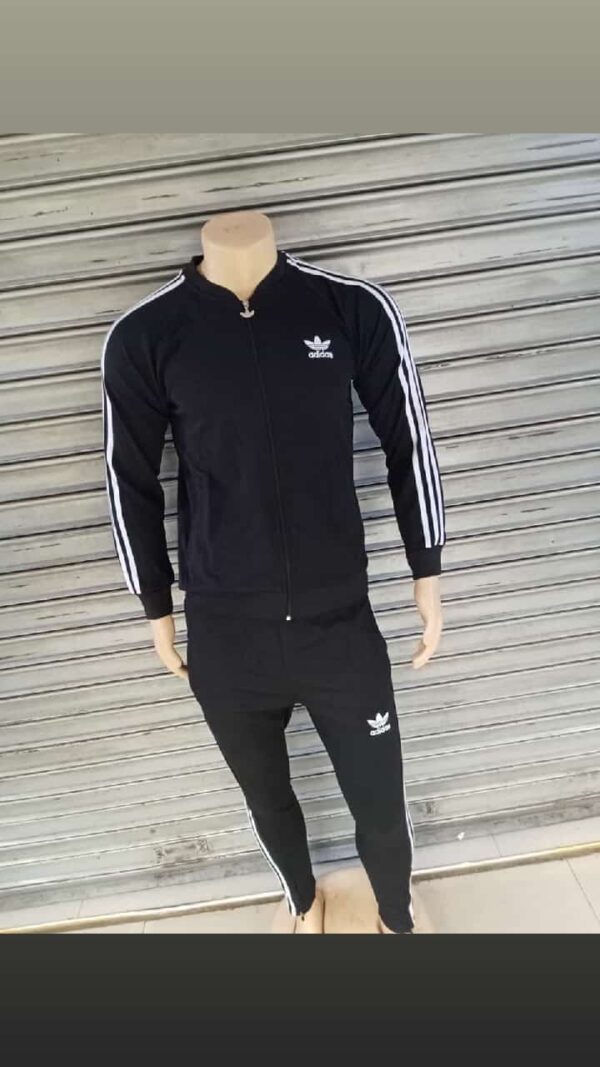 Sports Tracksuits – High-Performance Athletic Wear for Training, Travel & Everyday Comfort