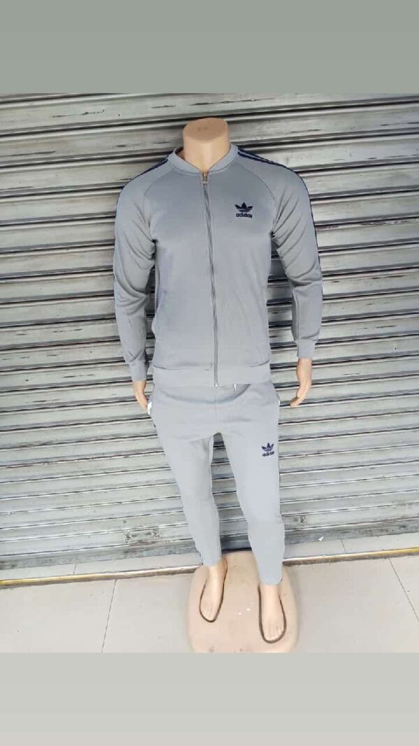 Sports Tracksuits – High-Performance Athletic Wear for Training, Travel & Everyday Comfort