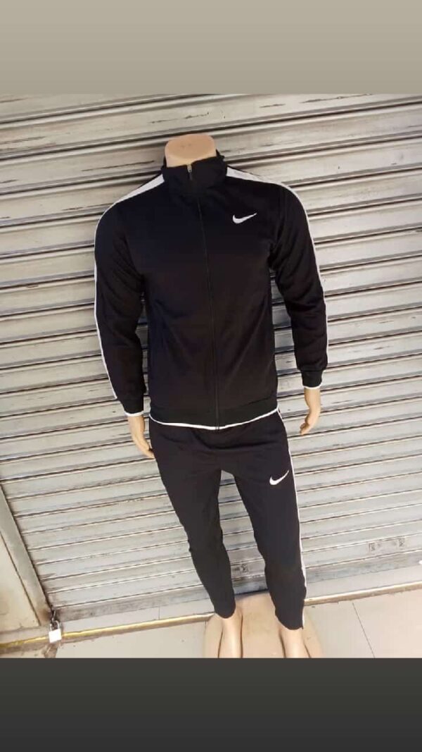 Sports Tracksuits – High-Performance Athletic Wear for Training, Travel & Everyday Comfort