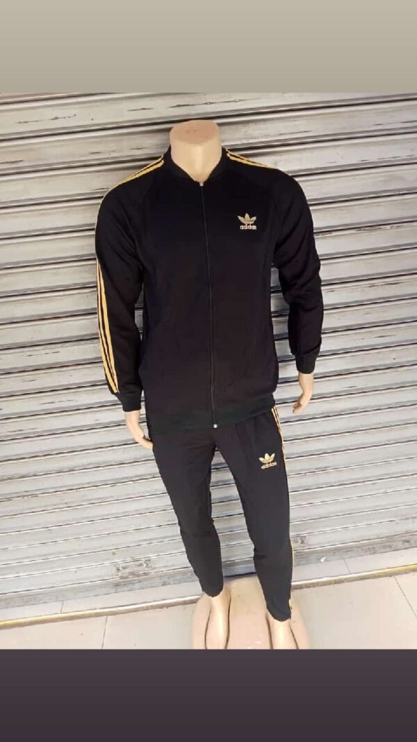 Sports Tracksuits – High-Performance Athletic Wear for Training, Travel & Everyday Comfort
