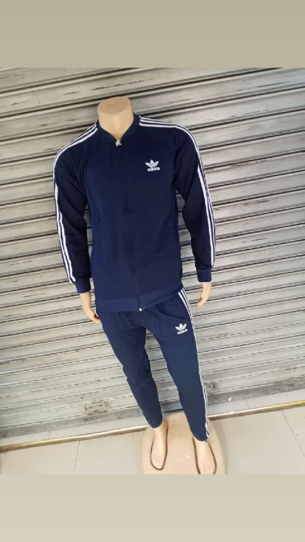 Sports Tracksuits – High-Performance Athletic Wear for Training, Travel & Everyday Comfort