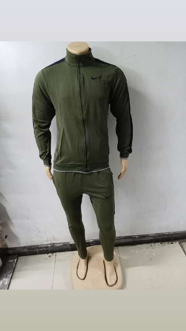 Sports Tracksuits – High-Performance Athletic Wear for Training, Travel & Everyday Comfort